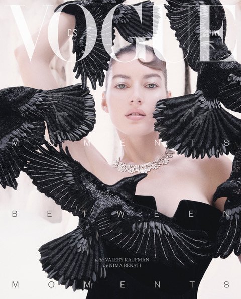 obálka časopisu VOGUE limitovaná edice 8/2025 Vrány