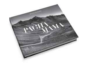  12x časopis FotoVideo + unikátní fotografická kniha PACHAMAMA    Fotografická kniha –Michal Brouček - PACHAMAMA (Matka Země), 175 stran a 100 panoramatických fotografií z Ekvádoru, Peru, Bolívie, Patagonie a Velikonočního ostrova.   Pozor, jen omezené množství.