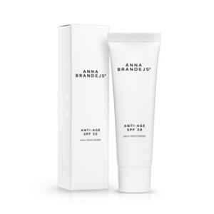 EL25VR2<br>Roční obnova tištěné+ <b>Anti-Age Moisturiser SPF 30 ANNA BRANDEJS</b>+ DIGI ZDARMA.  Nabídka platí pro obnovu, bez přerušení odběru na více než 3 vydání, do vyčerpání zásob. Dárek se odesílá na plátce a pouze po ČR. Nutno zadat email u odběratele!<br>Popis produktu:<br> Začněte každý den s pokožkou, která je dokonale hydratovaná, pružná a chráněná před předčasným stárnutím. Anti-Age Moisturiser SPF 30 ANNA BRANDEJS pokožku nejen posiluje, ale zároveň ji chrání před sluncem a okolními vlivy. Užijte si pleť bez vrásek, zpevněnou a zářivou, viditelně omlazenou s Anti-Age Moisturiser SPF 30. 

