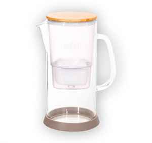 AP2504 Roční předplatné tištěné+  SKLENĚNÁ FILTRAČNÍ KONVICE LAUBEN GLASS WATER FILTER JUG 3200GW S OBJEMEM 3,2 L  . Akce platí do vyčerpání zásob a úhradě do 16.4.2025.   Bonus odesílán na plátce a pouze po ČR.   Popis produktu: Lauben Glass Water Filter Jug 3200GW se pyšní čtyřstupňovým filtračním systémem,
který zachytí veškeré nežádoucí bakterie, mikroplasty, těžké kovy, pesticidy, herbicidy, hormony
či chlór. Vy si tak dopřejete křišťálově čistou vodu plnou minerálů. Filtr konvice je navíc kompatibilní
s nejprodávanějšími značkami na trhu. Skleněná filtrační konvice Lauben Glass Water Filter Jug
3200GW potěší také udržitelným designem s bambusovým víkem opatřeným zespodu nerez ocelí
proti plísním. Součástí balení je i silikonové protiskluzové dno. Více na  LAUBEN  