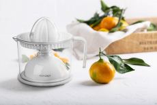 Pořiďte si předplatné a získejte dárek  lis na citrusy Concept CE3541.   S lisem na citrusy Concept CE3541 si můžete dopřát čerstvou citrusovou šťávu plnou vitamínů jednoduše a kdykoliv máte chuť. Stačí na lisovací kužel nasadit polovinu citrusového plodu a zatlačit směrem dolů. Stiskem lisovacího kužele se přístroj automaticky zapne. Je vybaven 2 lisovacími kužely pro lisování všech druhů citrusů, 1 l nádobou na džus a automatickým zapnutím a vypnutím stiskem lisovacího kužele. www.concept.cz    Akce se vztahuje pouze na nové předplatitele (nejdříve po 6 měsících od ukončení posledního předplatného). Objednávku je třeba realizovat do 26.3.2025 a zaplatit do 4.4.2025; zaplacením se rozumí připsání částky na náš bankovní účet. Po skončení akce Vám zašleme dárek. V případě vyčerpání zásob obdržíte náhradní dárek.