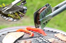 Pořiďte si předplatné a získejte dárek  Multifunkční obracečku Stingray BBQ 7v1 Tnk   Multifunkční obracečka Stingray BBQ 7v1 Tnk je unikátní kuchyňský nástroj, který kombinuje rovnou 7 druhů grilovacího náčiní včetně otvíráku na láhve. V jedné ruce můžete držet vše, co ke správnému grilování potřebujete – nic nemusíte přehazovat, hledat, nic se neplete - každé grilování si odteď užijete ještě více. Uchopí, obrátí, nabodne  a uvolní  bez chaosu a nežádoucího znečištění od omastku.   Akce se vztahuje pouze na nové předplatitele (nejdříve po 6 měsících od ukončení posledního předplatného). Objednávku je třeba realizovat do 4.7.2025 a zaplatit do 10.7.2027; zaplacením se rozumí připsání částky na náš bankovní účet. Po skončení akce Vám zašleme dárek. V případě vyčerpání zásob obdržíte náhradní dárek.
