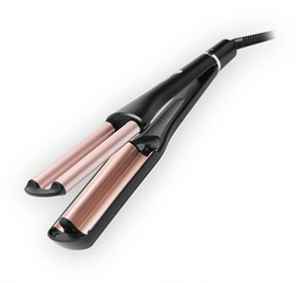 MR26VR4<br>Roční obnova tištěné+ <b>KULMA VLNKOVAČ ETA FENITÉ</b>+ DIGI ZDARMA.  Nabídka platí pro obnovu, bez přerušení odběru na více než 3 vydání, do vyčerpání zásob. Dárek se odesílá na plátce a pouze po ČR. Nutno zadat email u odběratele!<br>Popis produktu: Vykouzlete si profesionální vlny jako od kadeřníka s elegantní kulmou
ETA Fenité Black Edition. V mžiku se můžete chlubit precizními
loknami, plážovými vlnami nebo jakýmkoliv účesem dle vaší fantazie.
Kulma na vlasy vám nabídne 4 velikosti prostředního trnu a umožní vám
tak vytvářet několik různých variant účesu. Jelikož různé vlasy potřebují
různou teplotu, pohodlně si ji nastavíte od 160 do 210 °C. Kulma je
nahřátá, než řeknete lokny a keramický povrch s turmalínem chrání
vaše vlasy před poškozením. Je vybavena automatickým vypnutím
po 60 minutách nečinnosti pro větší bezpečnost.