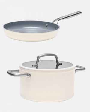  Kvalitní sada nádobí FABINI (krémová) 
S předplatným Vogue CS nyní získáte kvalitní sadu nadobí FABINI.
Dárek v celkové hodnotě 7 994 KČ / 320 €
Kvalitní nádobí, které skvěle vypadá a s jehož pomocí připravíte výborná jídla. Jan Fabini založil značku Fabini s vizí vyrábět vysoce funkční a odolné nádobí v elegantním designu za dostupnou cenu. Kolekce Meda 3.0 s sebou přináší revoluční keramický nepřilnavý povrch a minimalistický design. Sada obsahuje pánev (Ø 30 cm) a hrnec (Ø 24 cm).
 Nabídka platí pouze do vyčerpání zásob. Dárek obdržít odběratel s prvním následujícím výtiskem do Zásilkovny.
 Předplatné se řídí platnými obchodními podmínkami V24 Media s. r. o. a obchodními podmínkami SEND Předplatné.