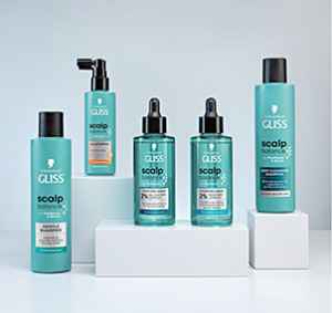 SZ2604 Roční předplatné a  VLASOVÁ PÉČE SCHWARZKOPF GLISS (5 ks)  + DIGI ZDARMA. Akce platí do vyčerpání zásob a úhradě do 21.4.2026.   Bonus odesílán na plátce a pouze po ČR.   Popis produktu: VLASOVÁ ŘADA SCALP BALANCE od Schwarzkopf Gliss je první prémiová řada zaměřující se na pokožku hlavy. Správná péče o pokožku hlavy totiž tvoří základ pro krásné, silné a zdravě vypadající vlasy. Řada tak přináší vyváženou péči pro zdravější vlasy a pokožku hlavy již za 3 týdny. Složení Scalp Balance je obohaceno o panthenol a biotin, který vlasy a pokožku hlavy šetrně čistí a poskytuje vlasům hydrataci a lesk. Řada zahrnuje produkty určené jak pro mastnou, tak i pro normální až suchou pokožku hlavy. Sada obsahuje: Gliss Scalp Balance jemný šampon (200 ml)
 Gliss Scalp Balance SPF sprej (100 ml)
 Gliss Scalp Balance čisticí sérum (100 ml)
 Gliss Scalp Balance hydratační sérum (100 ml)
 Gliss Scalp Balance hloubkově čisticí šampon (200 ml)