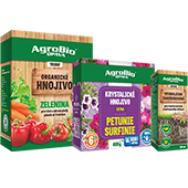 Předplaťte si Týdeník Květy na rok 
a získáte jako dárek sadu hnojiv AgroBio v hodnotě 303 Kč.
  

 Sada produktů na hnojení od AgroBio Opava  
Balíček obsahuje tyto 3 produkty 
 - TRUMF zelenina, 1 kg 
 - Krystalické hnojivo Extra Petunie a surfinie, 400g 
 - INPORO Stimulátor zakořeňování, 100 ml

  
 AgroBio OPAVA – TRUMF zelenina, 1 kg  
Přírodní granulované hnojivo pro všechny druhy zeleniny. Působí až 3 měsíce. Výživa zeleniny bez chemie. Obsah živin: NPK  (6-7-8) 
Jak účinkuje - pro zdravou zeleninu bez chemie, vyrovnaný poměr živin = pro růst a bohatou úrodu zeleniny, 
přírodní živiny pro všechny druhy zeleniny, přírodní granulované hnojivo, účinkuje až 3 měsíce, zcela bezpečné, bez rizika přehnojení, popálení rostlin, aj., 
zlepšuje kvalitu půdy = zvyšuje biologický život v půdě 
Pro jaké rostliny - rajčata, papriky, okurky, salát, ředkvičky, kedlubny, mrkev a ostatní druhy zeleniny 
Jak jej použít - před výsadbou, přihnojení v průběhu vegetace, jednoduchá aplikace (zapravení do půdy max. 2x za rok)
  
 
 AgroBio OPAVA – Krystalické hnojivo Extra – Petunie a surfinie 400g  
Krystalické hnojivo pro bohaté kvetení petunií a surfinií. Omezuje výskytu chloróz.  
Hnojivo s vysokým obsahem draslíku a s vyšším obsahem železa (proti žloutnutí listů). 
Obsah živin: NPK  (15-10-23) + Fe (železo) + další mikroprvky. 
Jak účinkuje - draslík (K) = podporuje bohaté kvetení; železo (Fe) = omezuje výskytu chloróz (žloutnutí listů) 
Pro jaké rostliny - petunie, surfinie 
Jak jej použít - jednoduchá aplikace zálivkou nebo postřikem na listy; 1 odměrka (10 ml) / 10 l vody; opakovat 1x 7-14 dní
  

 AgroBio OPAVA – INPORO Stimulátor zakořeňování, 100 ml  
Kapalný stimulátor zakořeňování pro bohatý kořenový systém, na přírodní bázi. 
Obsahuje: soli huminových a fulvo kyselin z leonarditu, mořské
